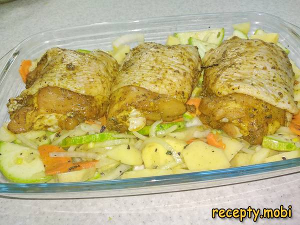 приготовление курицы с кабачками и картошкой в духовке - фото шаг 11