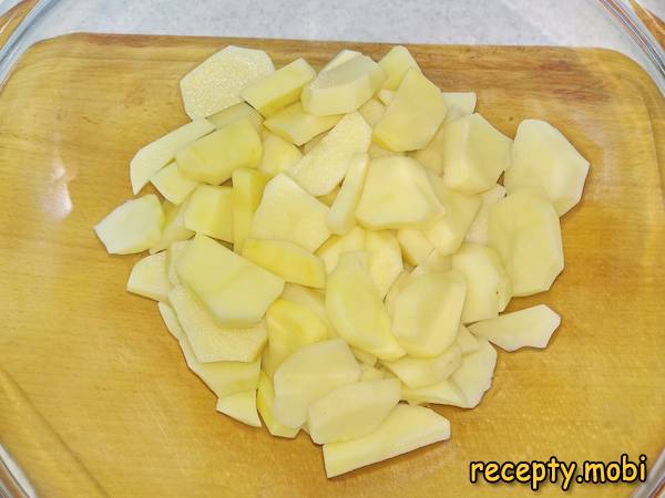 картофель нарезан полукольцами - фото шаг 7