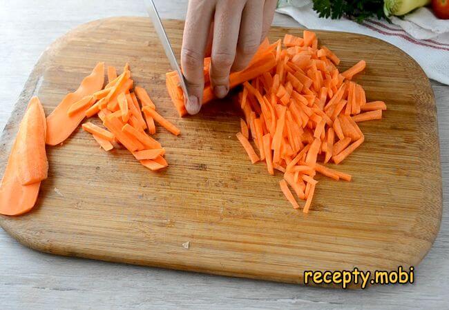морковь нарезанная брусочками - фото шаг 5