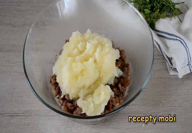 приготовление котлет из картофельного пюре с фаршем - фото шаг 7