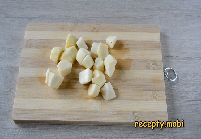 нарезанный кусочками картофель - фото шаг 2