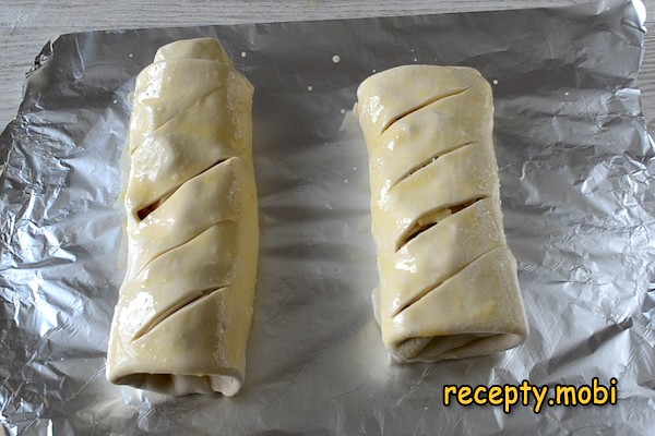 preparation of strudel with apples from puff pastry - photo step 10