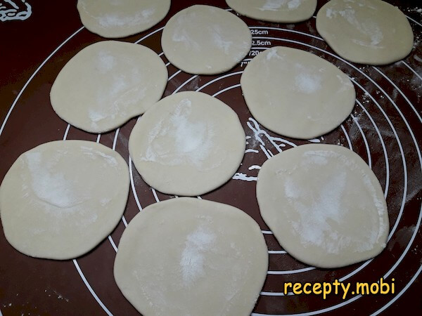 приготовление вареников с замороженной клубникой - фото шаг 11