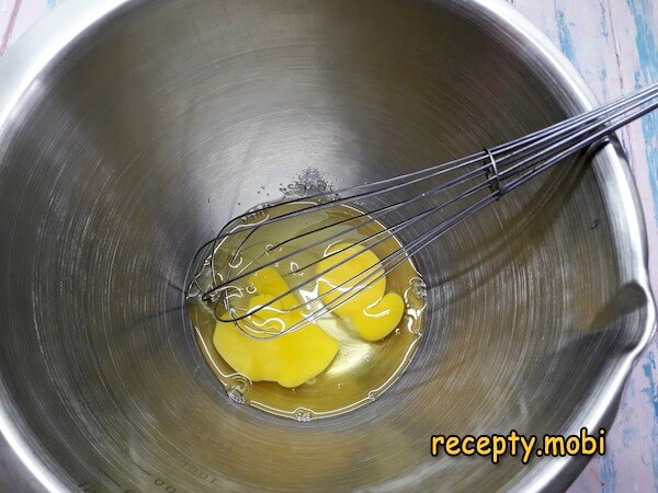 яйца в миске - фото шаг 8
