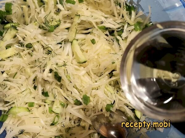 cooking fresh cabbage salad with cucumber - photo step 8