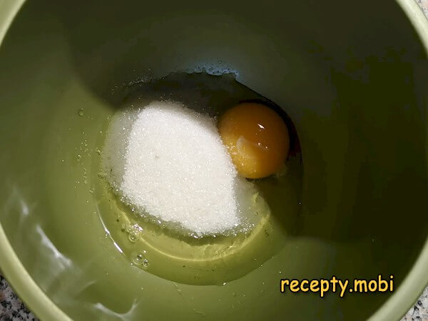 яйцо и сахар - фото шаг 2
