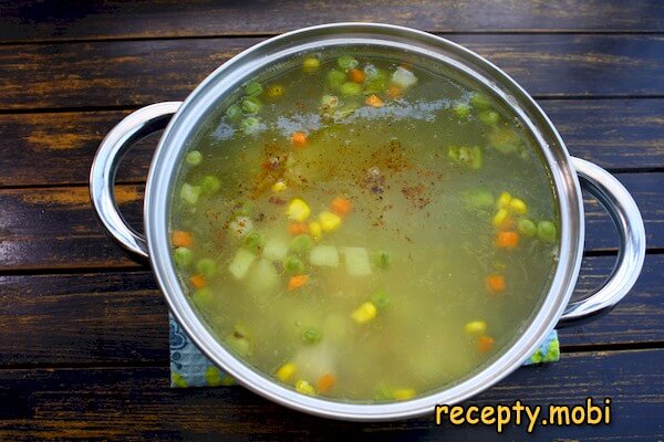 приготовление овощного супа с курицей - фото шаг 11
