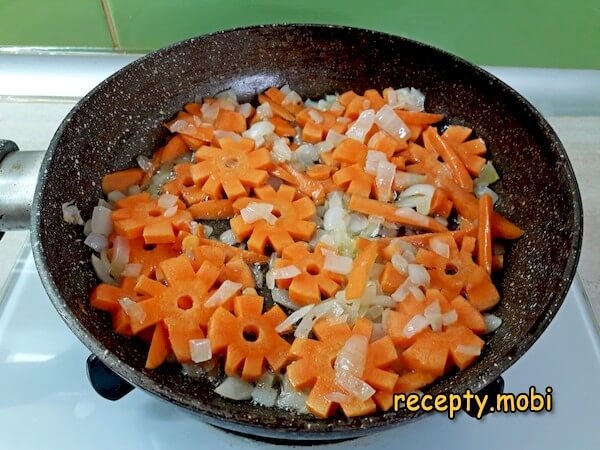жареный лук с морковью - фото шаг 10