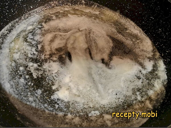 сковорода с маслом сливочным - фото шаг 5