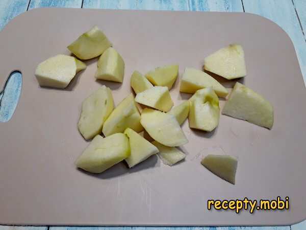 нарезанные яблоки - фото шаг 3