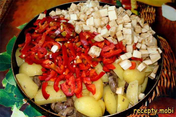 приготовление рагу с куриным сердцем и картофелем - фото шаг 3