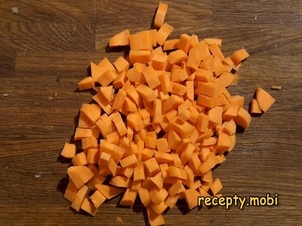 нарезанная кубиком морковь - фото шаг 4