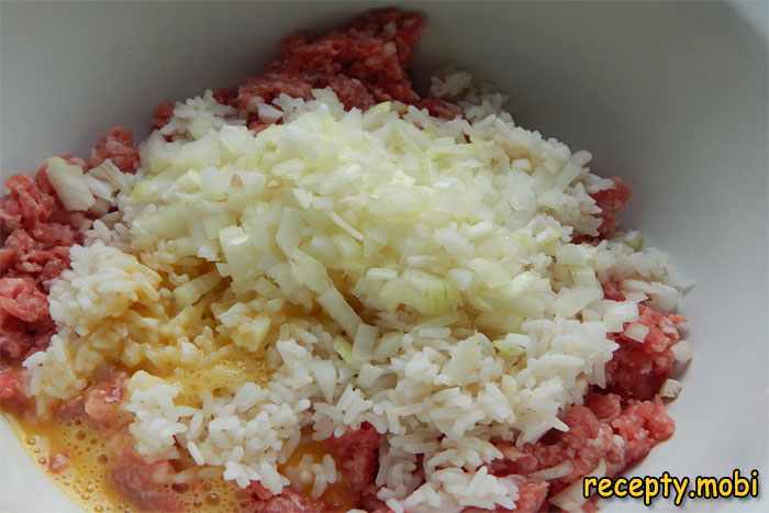 приготовление свиных тефтелей с рисом