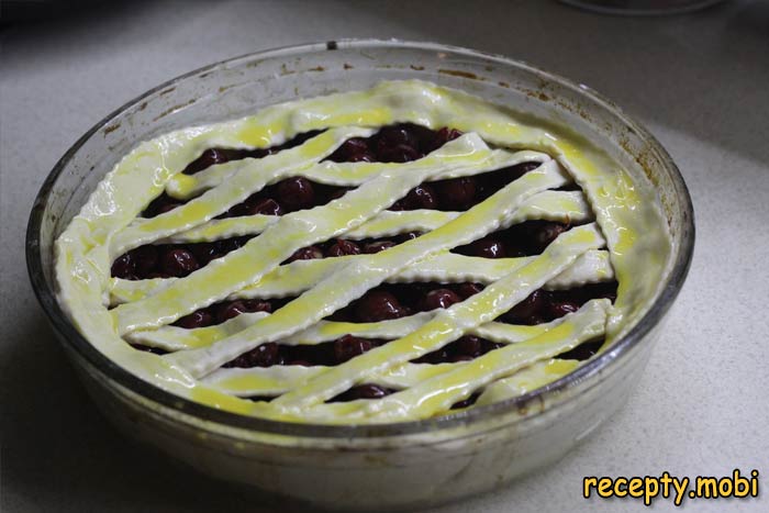making puff pastry cherry pie - photo step 4