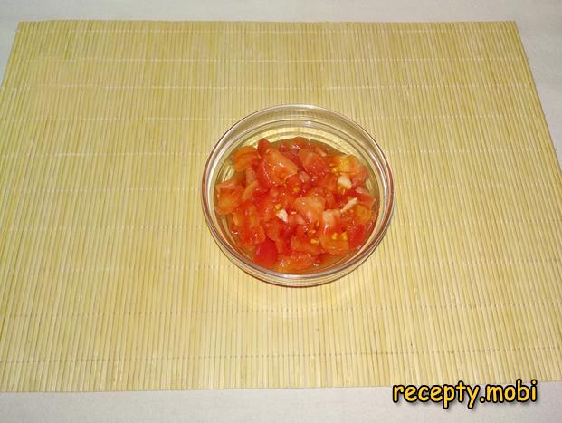 нарезанные томаты - фото шаг 5