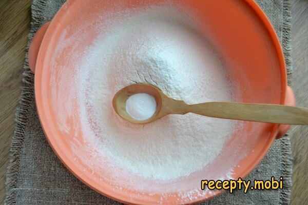 приготовление теста для тонких блинов на молоке - фото шаг 3