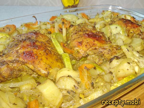 Курица с картошкой и кабачками в духовке