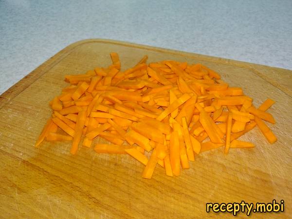 тертая морковь на крупной терке - фото шаг 3