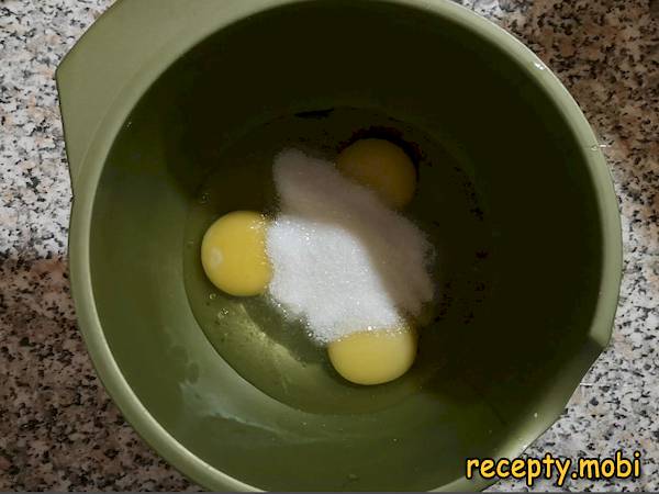 eggs with sugar - photo step 2