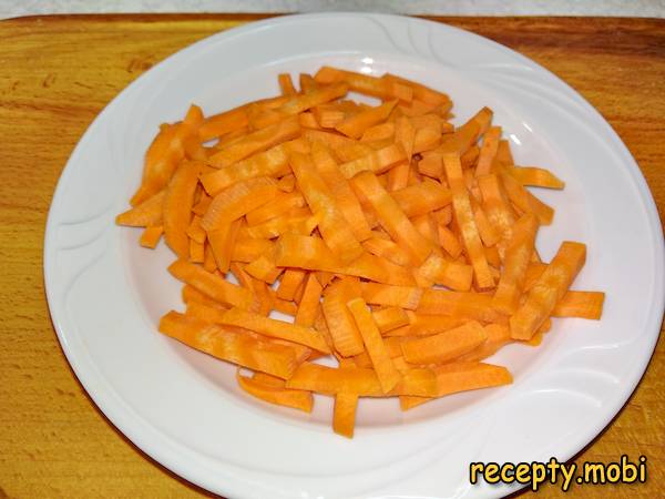 морковь нарезанная соломкой - фото шаг 8