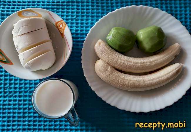 ингредиенты для смузи с бананом и киви