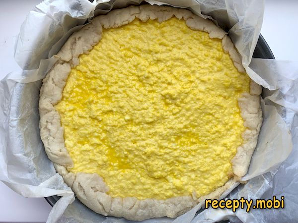 Cottage cheese pie on shortcrust pastry