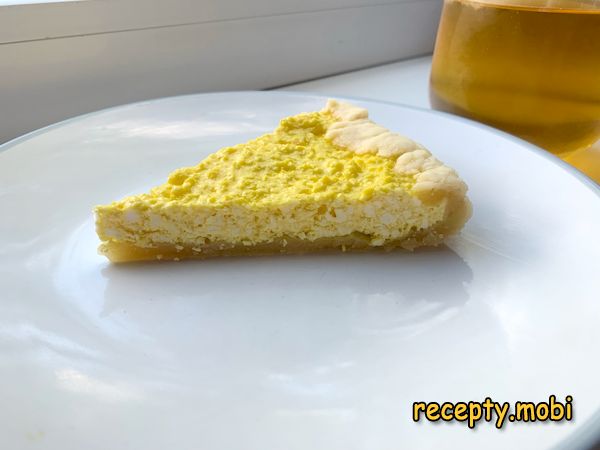 Cottage cheese pie on shortcrust pastry