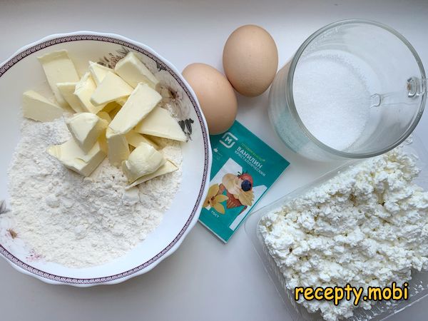 ingredients for cottage cheese pie on shortcrust pastry