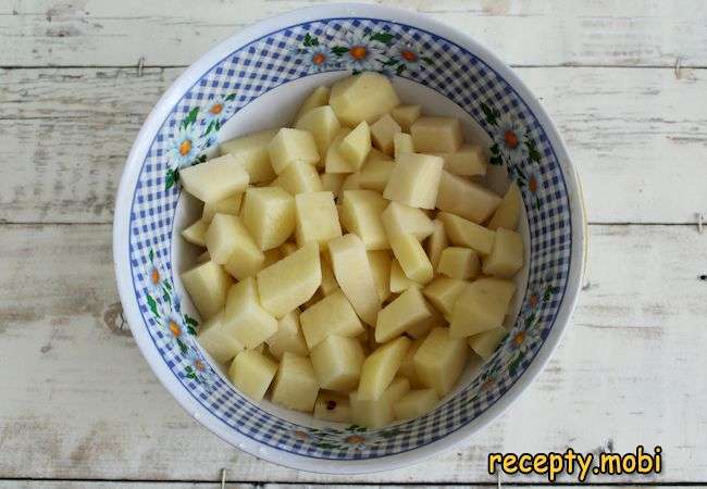 картофель нарезанный кубиками - фото шаг 4