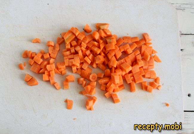 морковь нарезанная кубиками - фото шаг 5