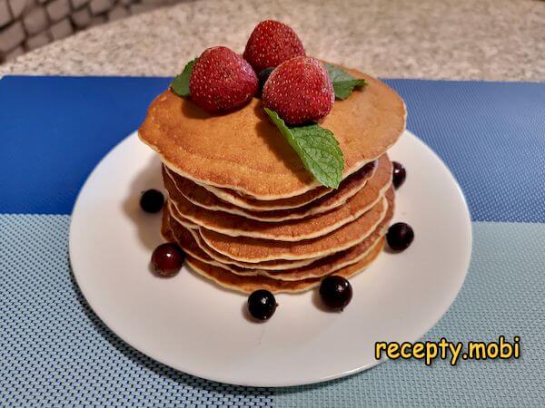 Banana pancakes with milk