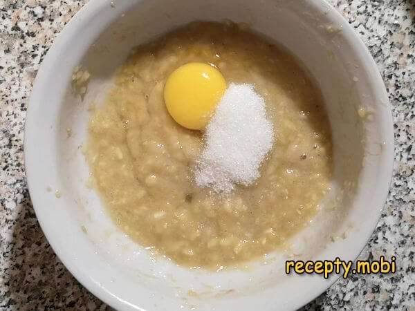 making dough for banana pancakes - photo step 4