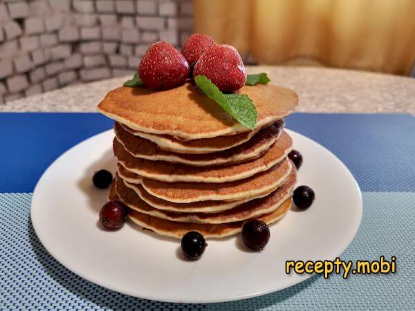 Banana pancakes with milk