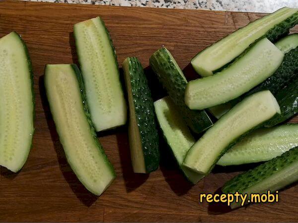 sliced ​​cucumbers in half - photo step 2