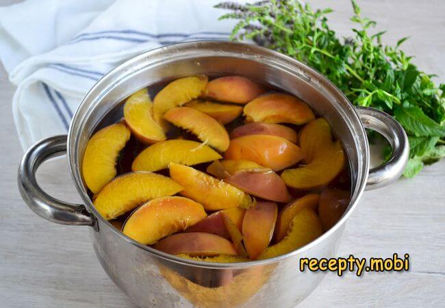 приготовление компота из персиков