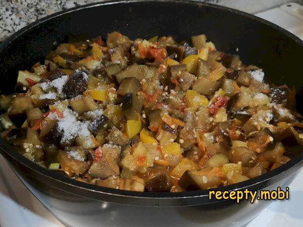 приготовление овощного рагу с баклажанами и кабачками - фото шаг 15