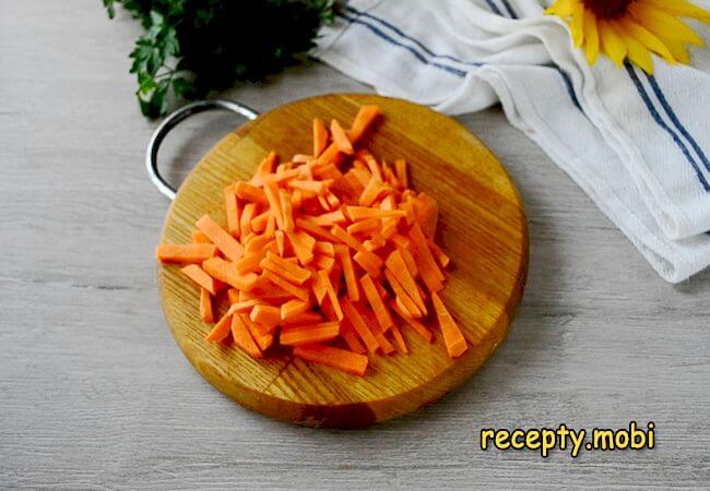 морковь нарезанная брусочками - фото шаг 4