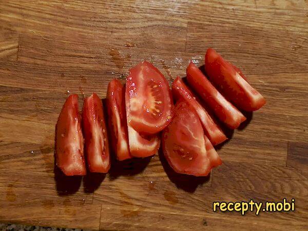 нарезанный дольками помидор - фото шаг 6