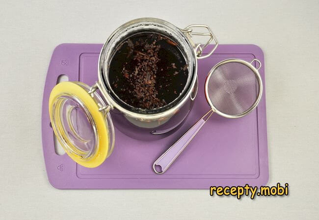 приготовление чая с гвоздикой и корицей - фото шаг 8
