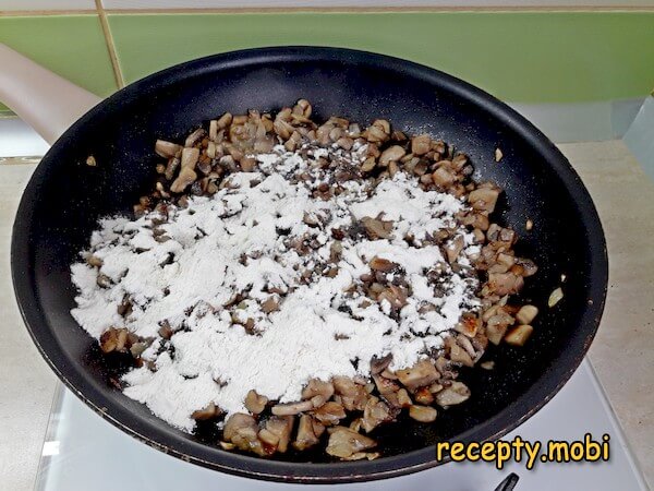 приготовление грибного сливочного соуса из шампиньонов - фото шаг 8