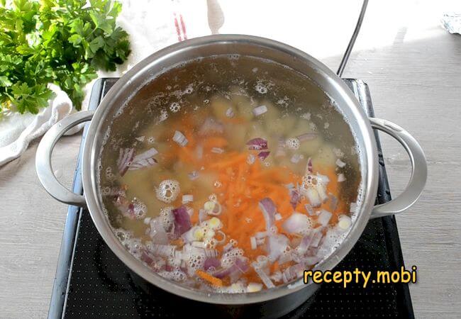 приготовление рыбного супа из консервов сардины - фото шаг 5