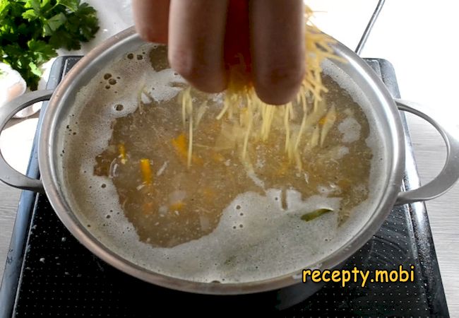 приготовление рыбного супа из консервов сардины - фото шаг 7