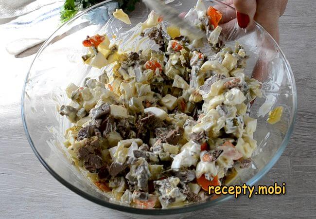 приготовление салата с куриной печенью и солеными огурцами - фото шаг 7