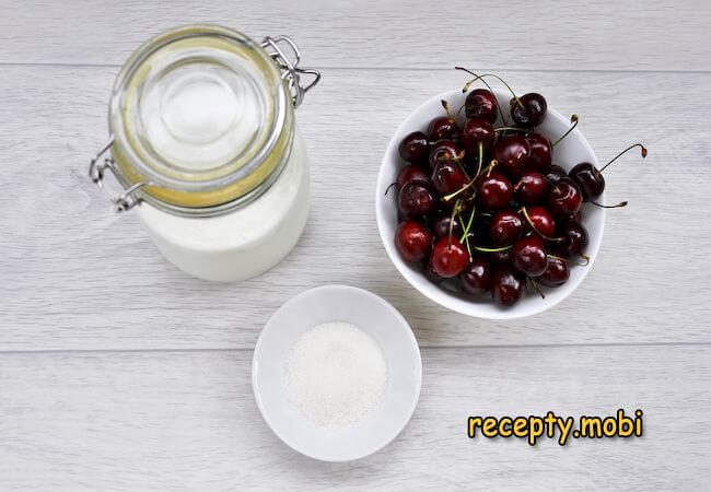 ингредиенты для молочного вишневого коктейля