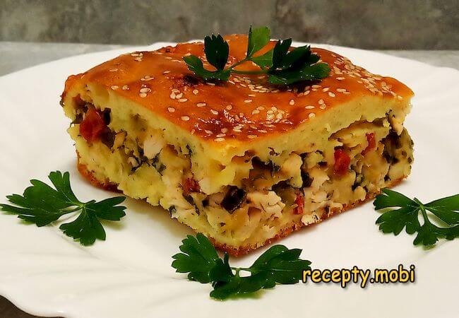 Jellied pie with chicken, tomatoes, cheese and herbs
