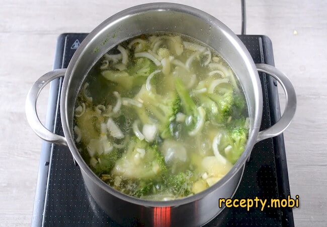 приготовление крем-супа из брокколи со сливками - фото шаг 7