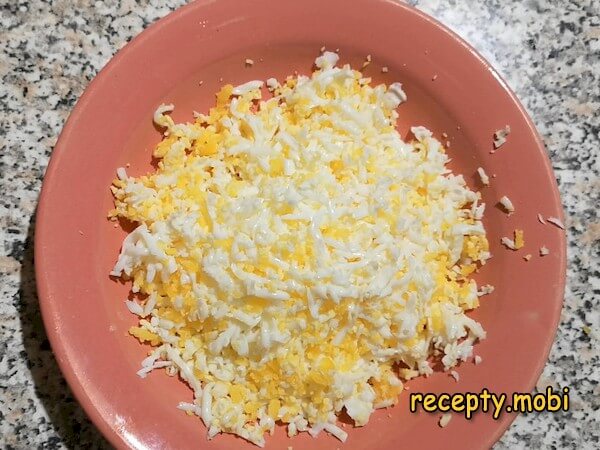 grated chicken egg on a vegetable grater - photo step 8