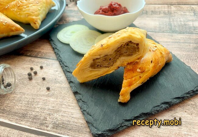 Samsa from puff pastry with minced meat