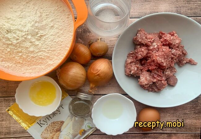 Ingredients for making samsa from puff pastry with minced meat