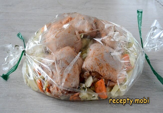 приготовление курицы с картошкой в духовке в пакете для запекания - фото шаг 7